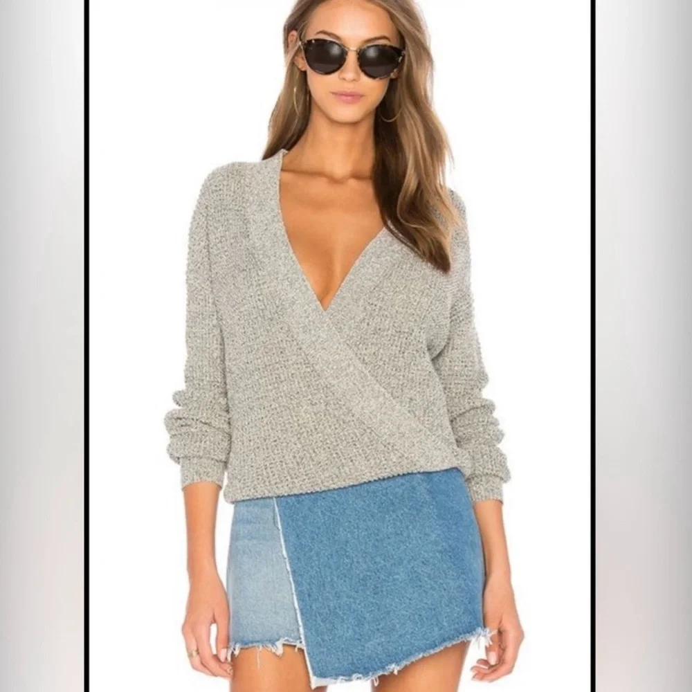 ASTR the Label Stephanie Surplice Neck Sweater Women's Size Large Heathered Gray